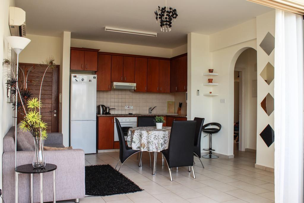 King'S Gardens Apartment Пафос Екстер'єр фото