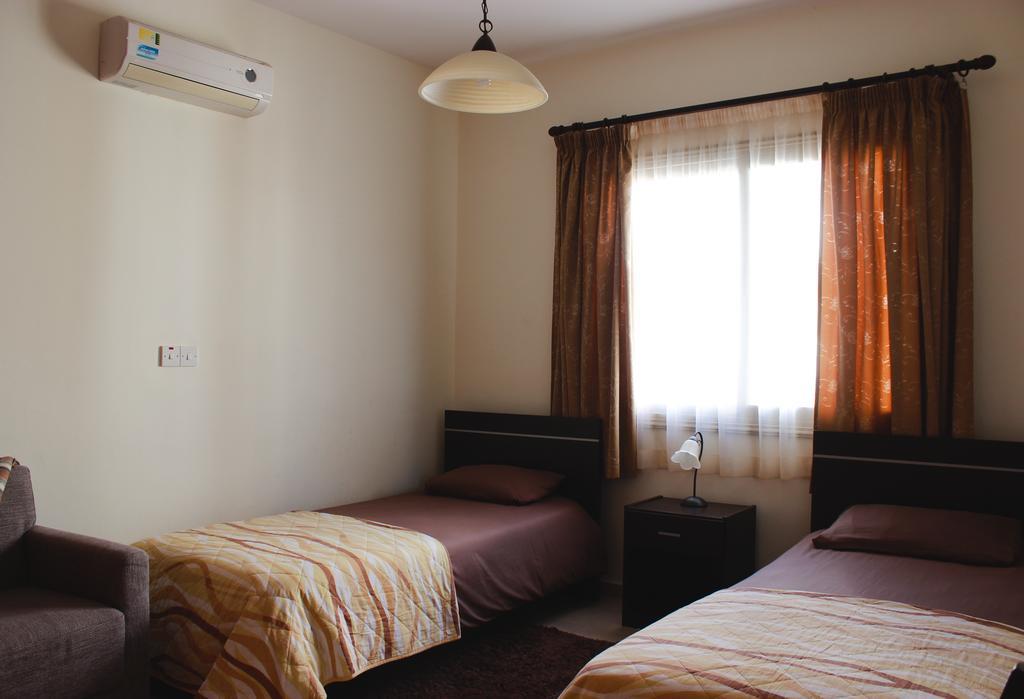 King'S Gardens Apartment Пафос Екстер'єр фото