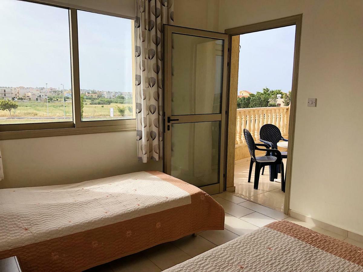 King'S Gardens Apartment Пафос Екстер'єр фото